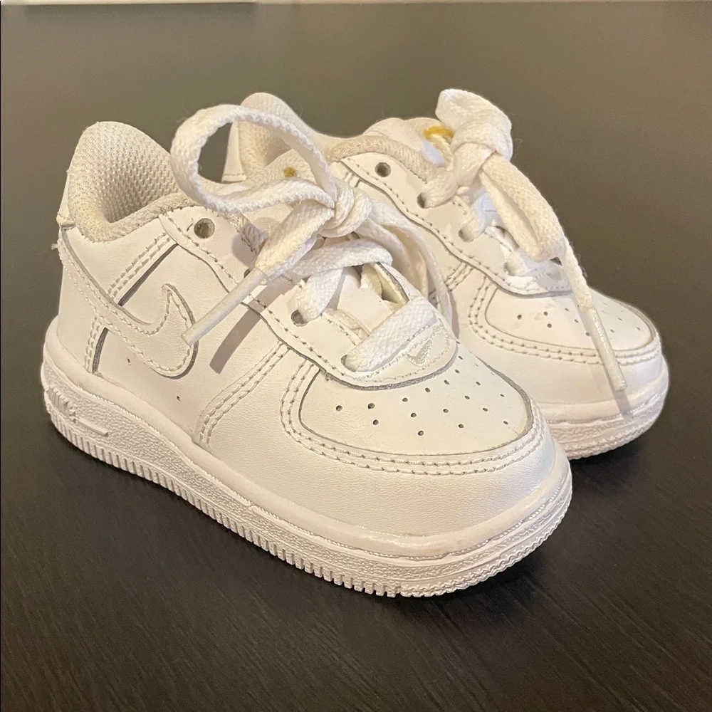 Nike Kids All-White Sneakers Size 4C - Picture 1 of 6